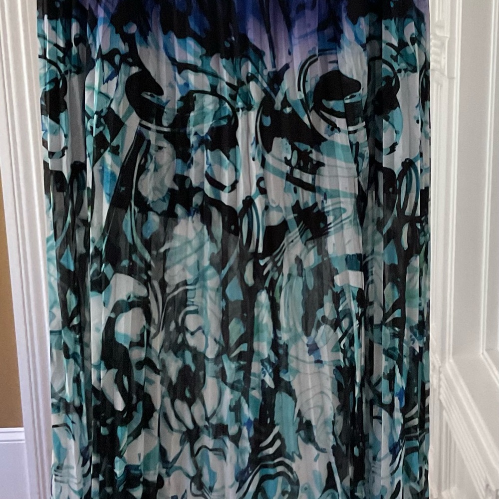 bebe double Hi slit pleated maxi skirt twilight marble